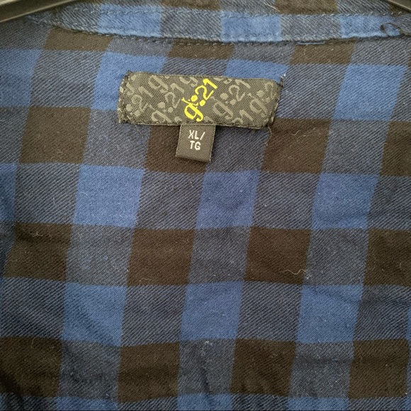 ✨3/$15✨ Blue and Black Plaid Button Up Shirt - Picture 3 of 3